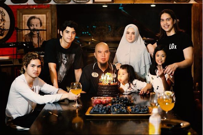 Keluarga Ahmad Dhani dan Mulan Jameela