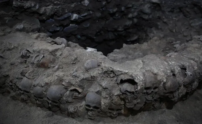 Lebih dari 650 tengkorak dan ribuan pecahan ditemukan di dekat Templo Mayor.