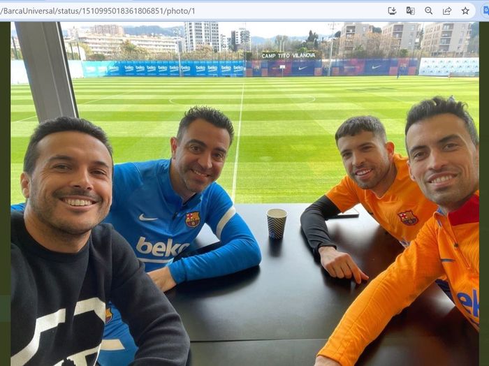 Pedro Rodriguez (kiri depan) berfoto dengan Xavi Hernandez, Jordi Alba, dan Sergio Busquets di tempat latihan Barcelona.