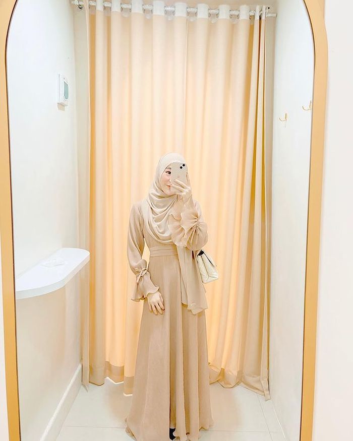 Gamis cokelat lengan terompet 
