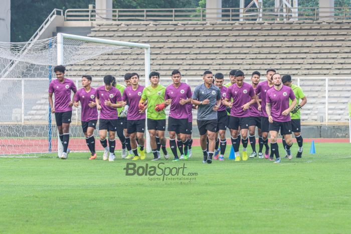 Skuat timnas U-23 Indonesia (skuad timnas U-23 Indonesia) sedang berlatih di Stadion Madya, Senayan, Jakarta, 12 April 2022.