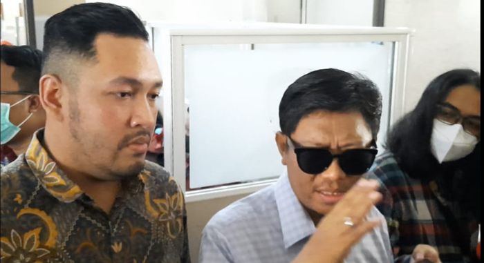 Kuasa hukum DJ Una, Yafet Rissy saat Grid.ID temui di Mabes Polri, Jakarta Selatan, Rabu (13/4/2022).