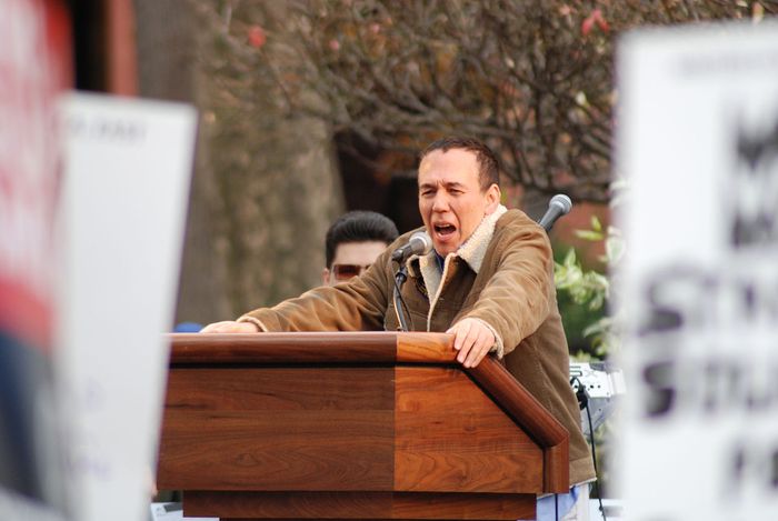 Gilbert Gottfried di acara Writer's Guild of America East Solidarity Rally.