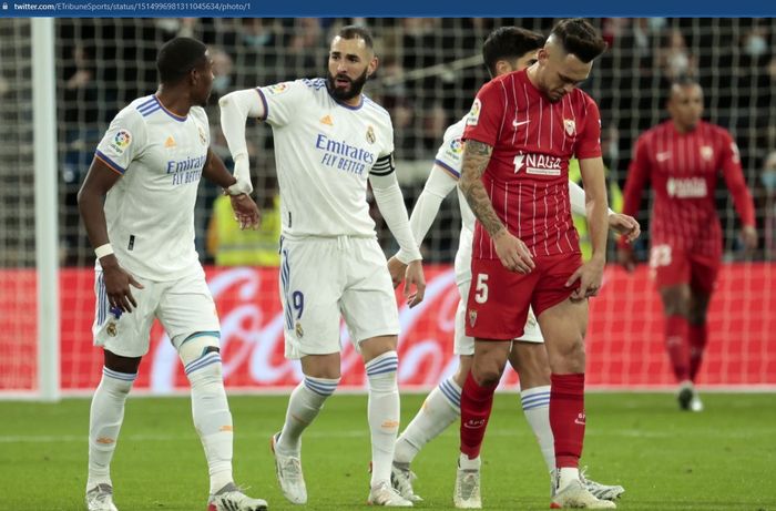 Penyerang Real Madrid, Karim Benzema siap menjadi momok bagi gawang Sevilla yang tercatat masih kebobolan 22 gol di Liga Spanyol musim ini.