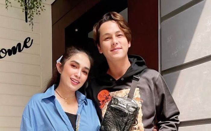 Ussy Sulistiawaty dan Andhika Pratama 