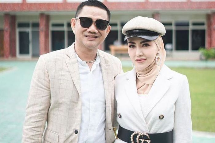 Bella Shofie dan sang suami, Daniel Rigan.