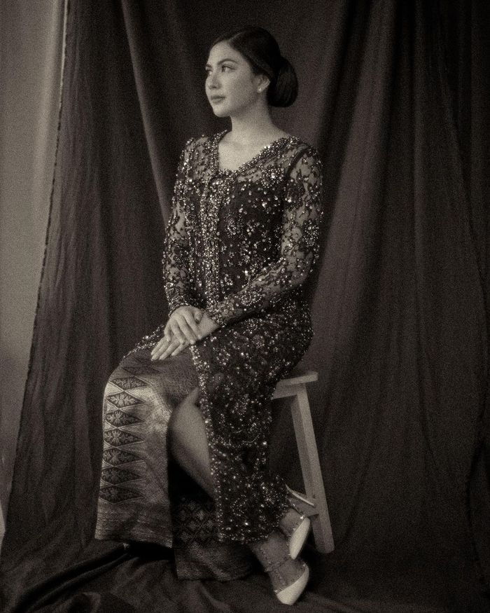 Potret berkebaya Jessica Mila di hari Kartini.