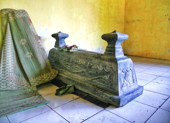Nisan Dewi Nawang Wulan di Desa Taruban, Sentolo, Kabupaten Kulonprogo.