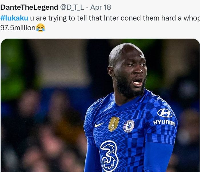 Romelu Lukaku mendapatkan perlakuan tidak mengenakkan dari fan Chelsea saat timnya kalah dari Arsenal di Liga Inggris.