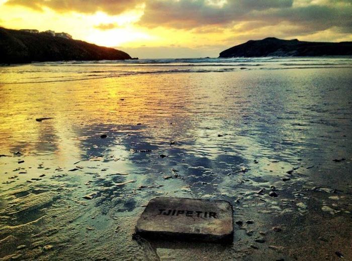 Blok Tjipetir yang terdampar di pantai-pantai Eropa.