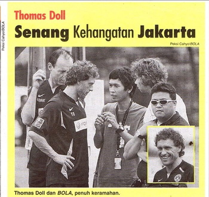 Foto wawancara langsung Thomas Doll dengan Tabloid BOLA pada 2007