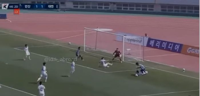 Asnawi Mangkualam saat memenangi penalti dalam laga Ansan Greeners vs Daejeon Hana Citizen (24/4/2022). 