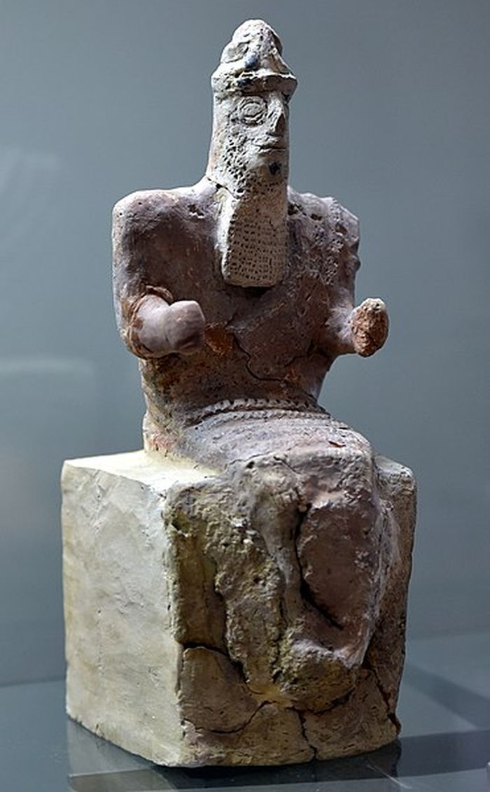 Patung Dewa Enlil.