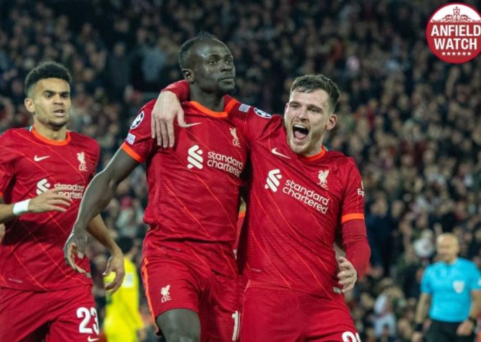 Penyerang Liverpool, Sadio Mane (tengah), merayakan gol ke gawang Villarreal dalam laga leg pertama semifinal Liga Champions di Stadion Anfield, Rabu (27/4/2022).