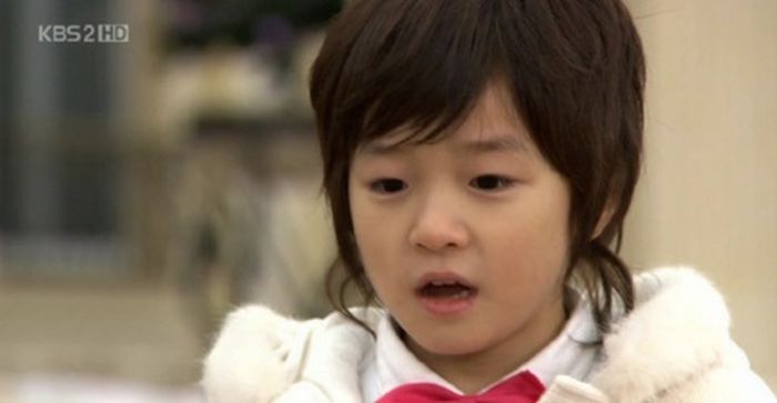 Pemeran Yoon Ji Hoo anak-anak