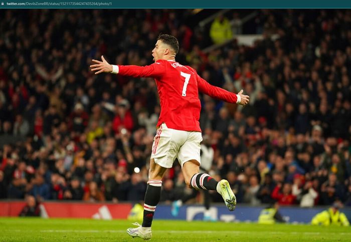 Cristiano Ronaldo berselebrasi usai mencetak gol ke gawang Brentford dalam kemenangan 3-1 Manchester United di Old Trafford.