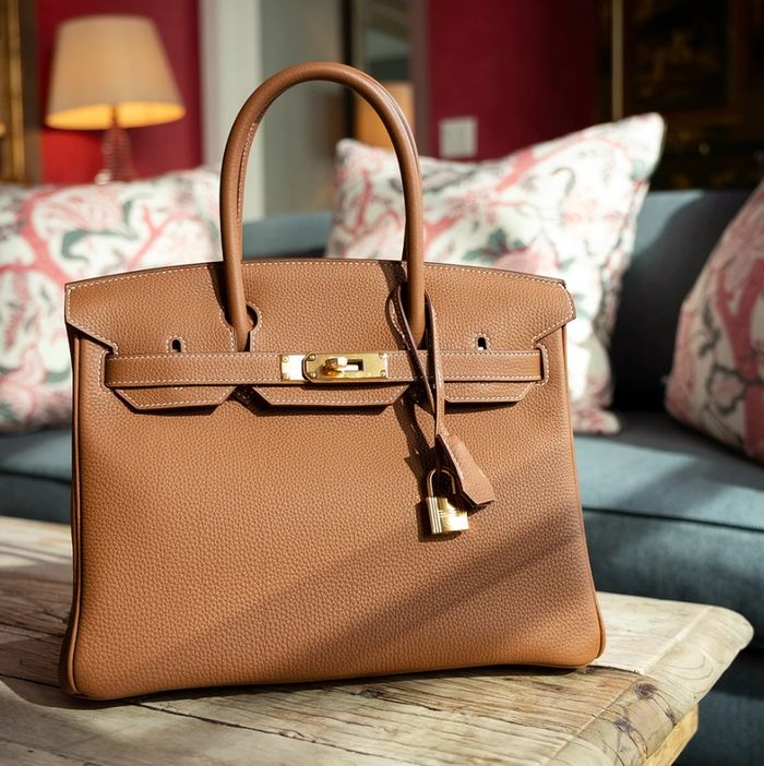 Jenis tas Hermes Birkin dengan metal emas.