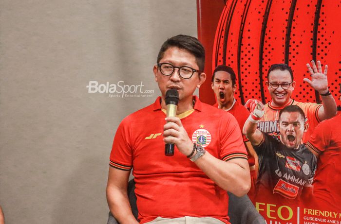 Presiden Persija Jakarta, Mohamad Prapanca, sedang memberikan keterangan kepada awak media  di Jakarta Internasional Stadium, Jakarta Utara, 7 Mei 2022.