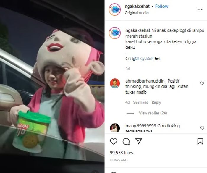 Pengamen cantik dengan kostum boneka yang viral.