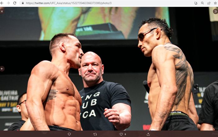 Michael Chandler (kiri) dan Tony Ferguson (kanan) ketika berjumpa dalam sesi face off jelang UFC 274 yang bakal digelar di Phoenix, Arizona, Amerika Serikat, Minggu (8/5/2022).