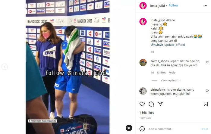 Akane Yamaguchi terpantau mengusap matanya dengan handuk pasca dikalahkan Bilqis Prasista di laga Uber Cup 2022.