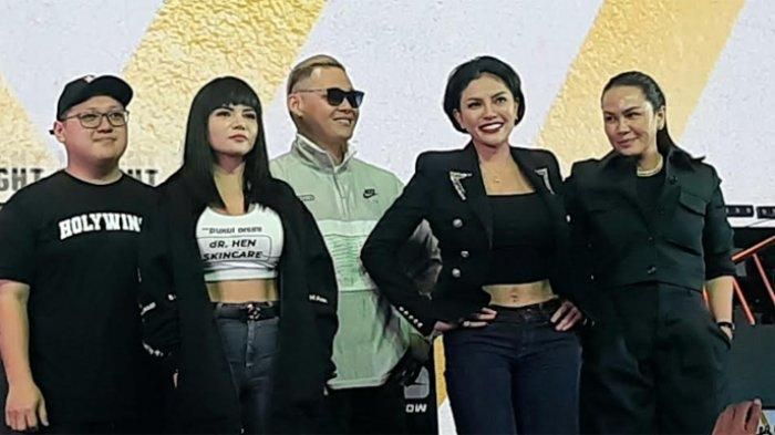 Nikita Mirzani dan Dinar Candy adu tinju. 