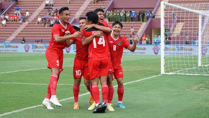 Penyerang timnas U-23 Indonesia, M Ridwan, melakukan selebrasi gol ke gawang Filipina