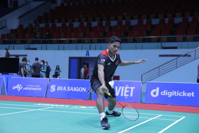 Pebulu tangkis tunggal putra Indonesia, Chico Aura Dwi Wardoyo, sedang melakukan latihan perdana jelang SEA Games 2021 di Bac Giang Gymnasium, Vietnam, Sabtu (14/5/2022).