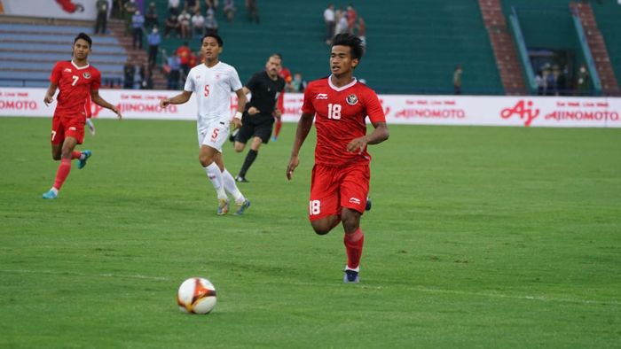 Pemain timnas U-23 Indonesia, Irfan Jauhari saat melawan Myanmar di SEA Games 2021, Minggu (15/5/2022)