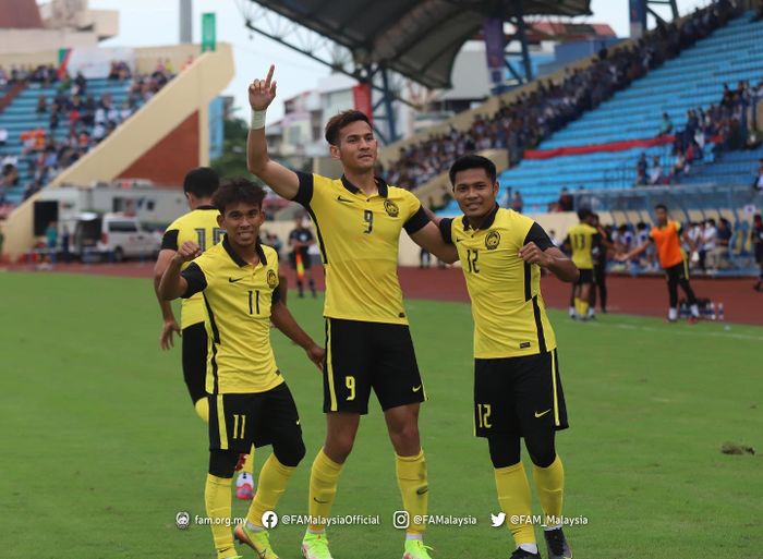 Pemain timnas U-23 Malaysia merayakan gol yang dicetak oleh Muhammad Hadi Fayyadh pada laga melawan Kamboja di SEA Games 2021.