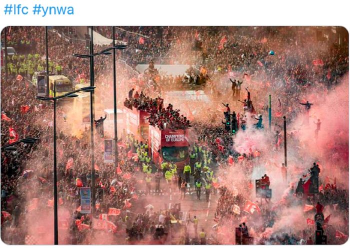 Suasana parade perayaan juara Liverpool saat merengkuh trofi keenam Liga Champions di musim 2018-2019.