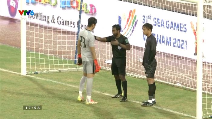 Ernando Ari dan Ragadiazli Halim dalam laga timnas Indonesia U-23 vs Malaysia (22/5/2022).