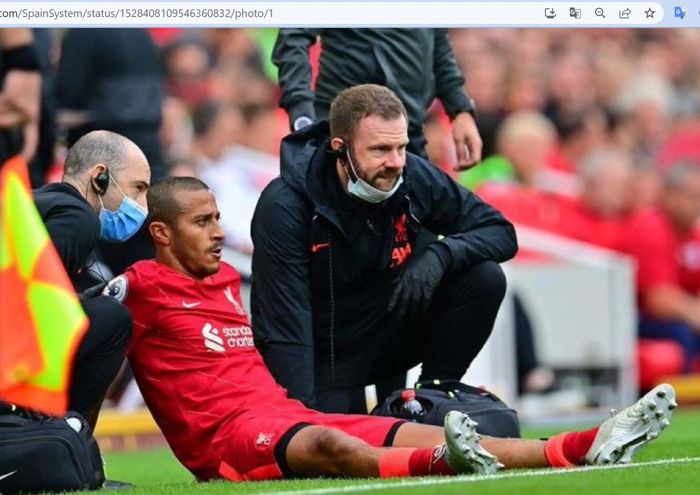 Thiago Alcantara mengalami cedera dalam laga antara Liverpool dan Wolverhampton Wanderers di Stadion Anfield, Minggu (22/5/2022).