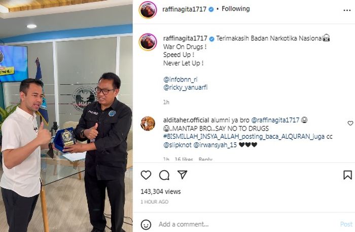 Raffi Ahmad dapat kenang-kenangan dari BNN 
