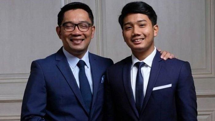 Gubernur Jawa Barat, Ridwan Kamil, bersama anak sulungnya, Emmeril Khan Mumtadz.