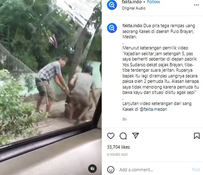 Seorang kakek di Medan berteriak karena uangnya dirampas dua pemuda.