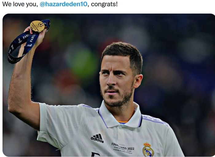 Eden Hazard mendapatkan medali juara Liga Champions bersama Real Madrid.