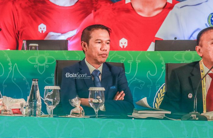 Sekretaris Jendral (Sekjen) PSSI, Yunus Nusi, sedang memberikan keterangan kepada awak media di Hotel Trans Lexury, Bandung, Jawa Barat, 30 Mei 2022.