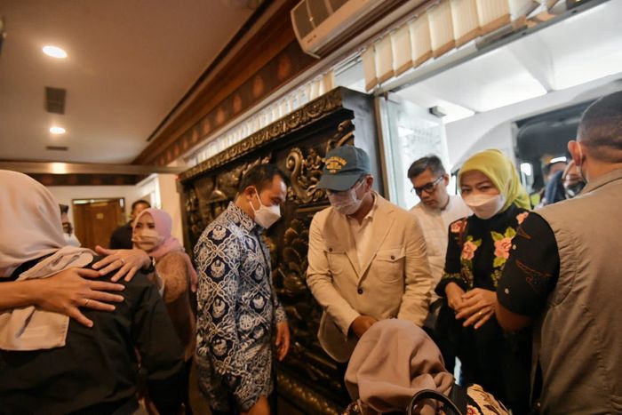 Ridwan Kamil dan Atalia Praratya saat tiba di Bandara Internasional Soekarno Hatta pada Jumat (3/6/2022).