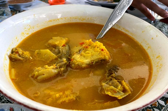Gangan nanas kuliner khas Belitung di Rumah Makan Rudi Fakistan Belitung