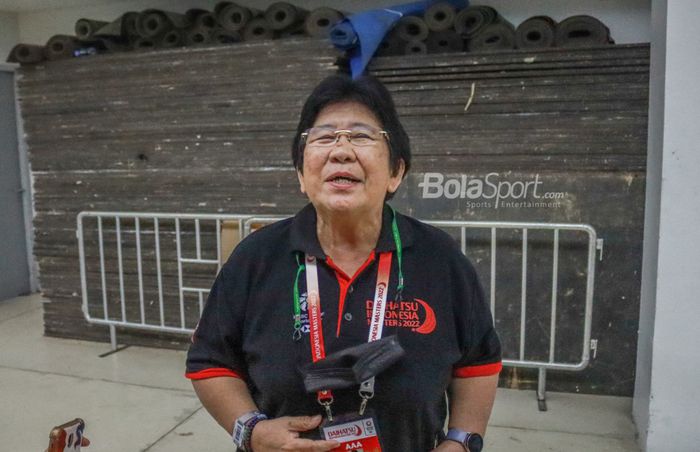 Direktur Pertandingan Indonesia Masters, Mimi Irawan, saat memberikan keterangan kepada awak media di Istora Senayan, Jakarta, 9 Juni 2022.