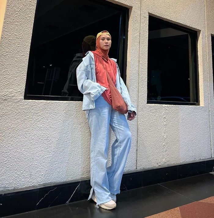 Referensi OOTD hijab ala Zaskia Adya Mecca.