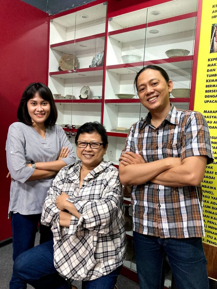 Toetik Koesbardiati (Tengah), Antropolog Indonesia (Universitas Airlangga)