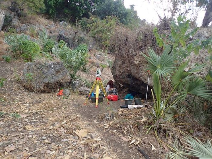 Penggalian sedang berlangsung di rockhelter Jareng Bori di pulau Pantar