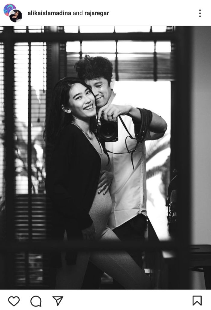 Unggahan Alika Islamadina pamer baby bump. 