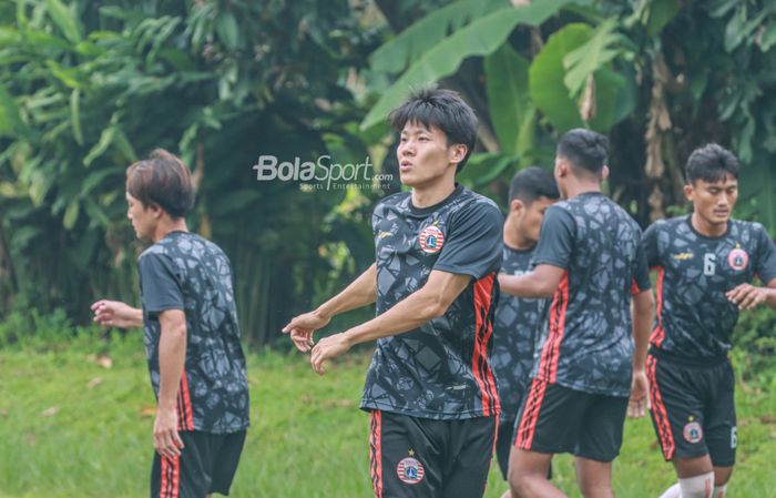 Pemain sayap kanan asal Jepang, Norito Hashiguchi, nampak ikut menjalani trial bersama Persija Jakarta di Lapangan Nirwana Park, Sawangan, Jawa Barat, 15 Juni 2022.