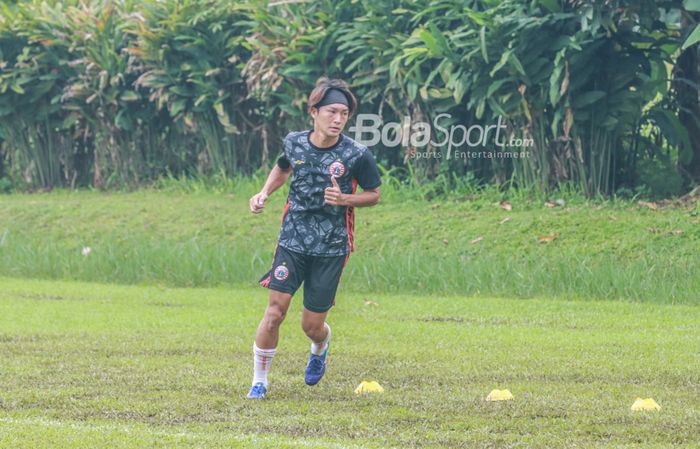 Gelandang asal Jepang, Daisuke Kobayashi, nampak ikut menjalani trial bersama Persija Jakarta di Lapangan Nirwana Park, Sawangan, Jawa Barat, 15 Juni 2022.