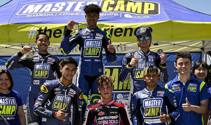 Pembalap Indonesia, Aldi Satya Mahendra (tengah), mencetak waktu tercepat pada salah satu agenda Yamaha VR46 Mastercamp di Galliano Park, Italia, 13 Juni 2022. 