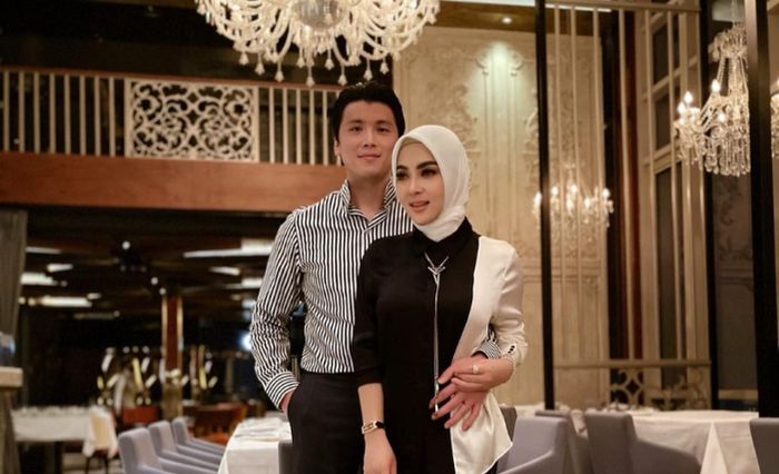 Syahrini dan Reino Barack