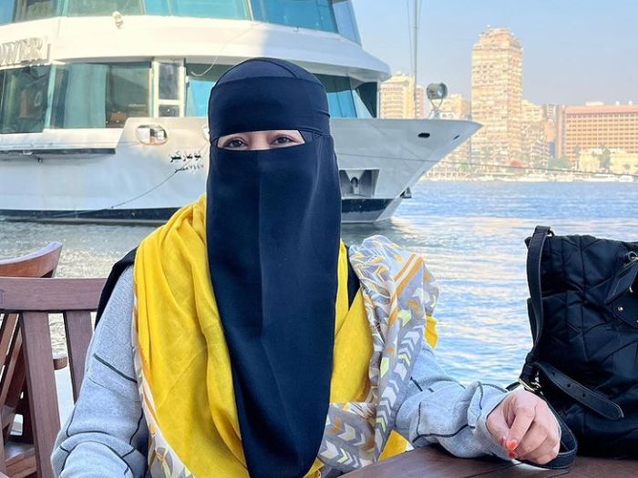 Penampilan Umi Pipik kini bercadar